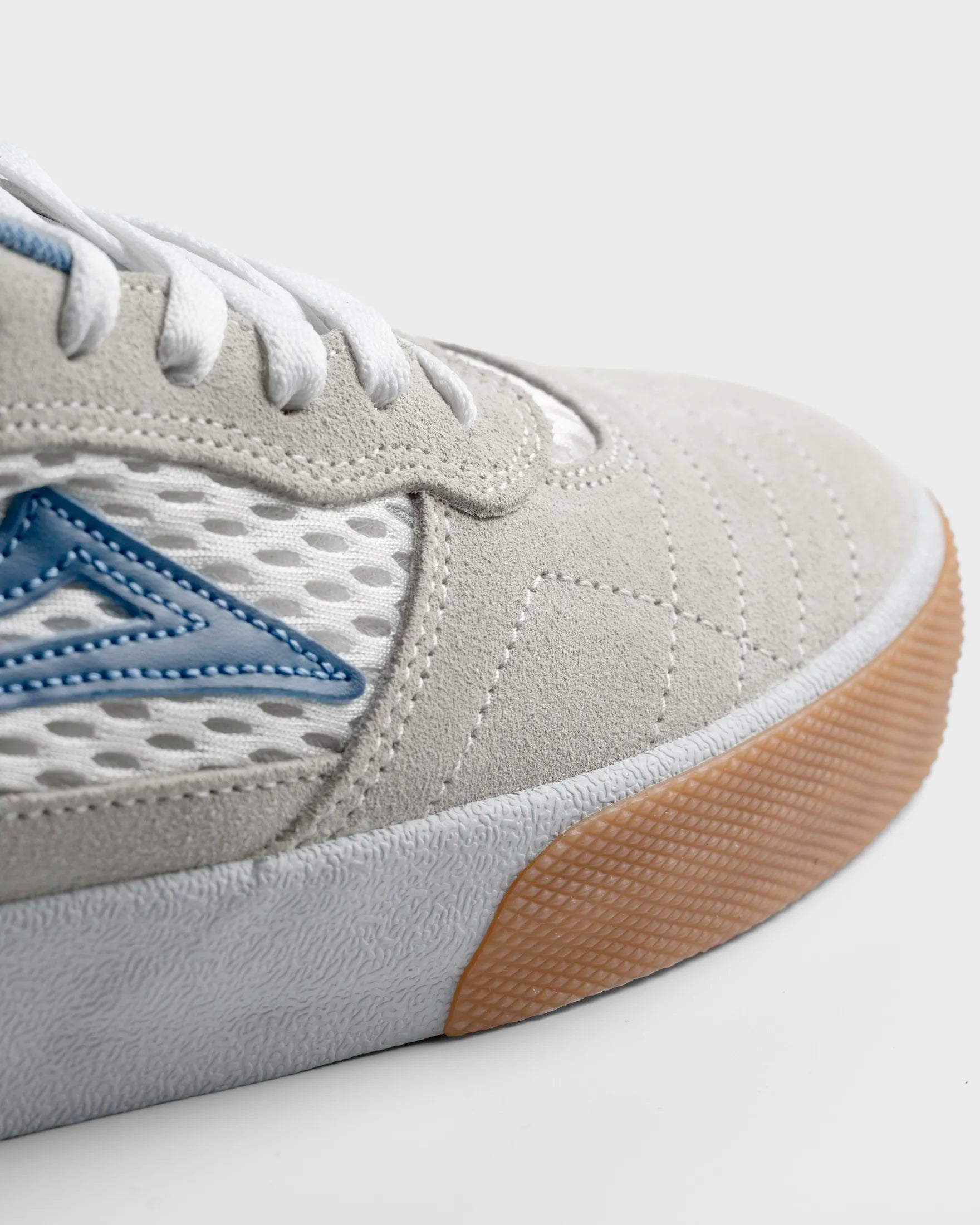 CAMBRIDGE_WHITE_SUEDE_PARISIAN_GUM_CLOSE_1.png