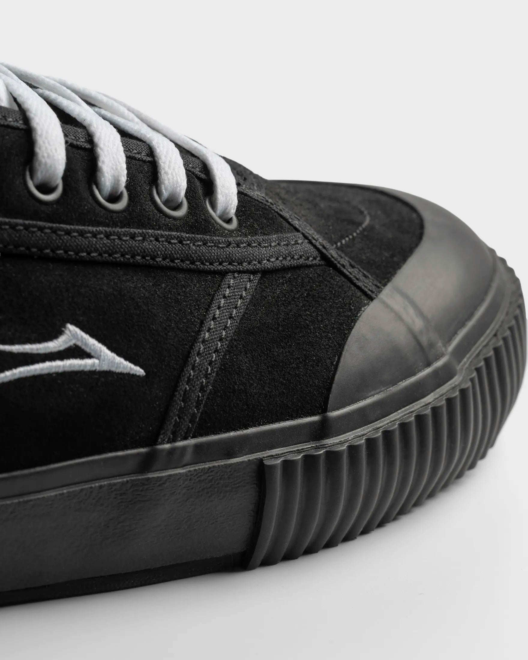 Lakai_Conrad_skate_shoes_black_black_suede_CLOSE1.jpg