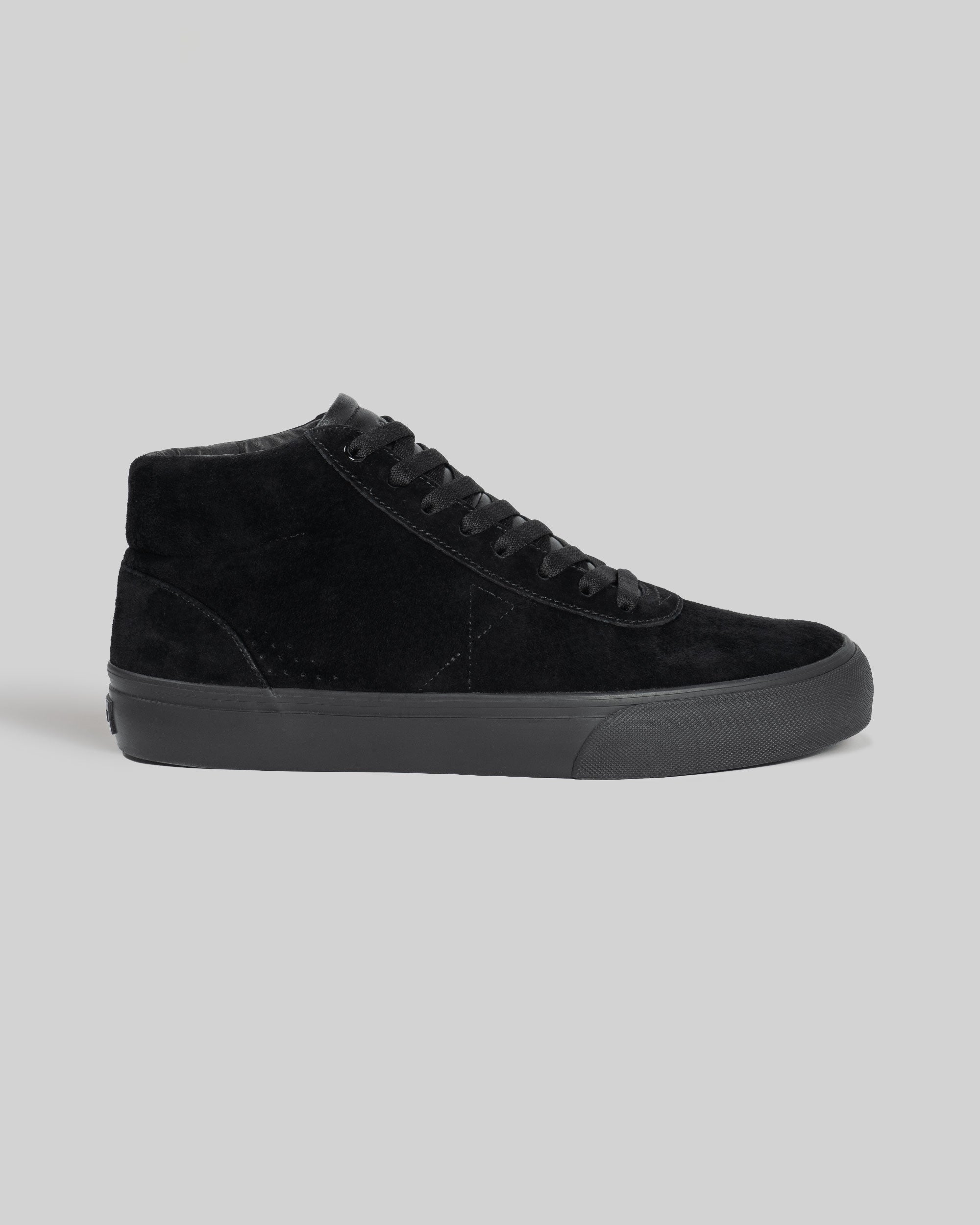 ws_chapter_black_black_pig_suede_01_423b314b_2933_45ce_a55f_6131b1a62492.jpg