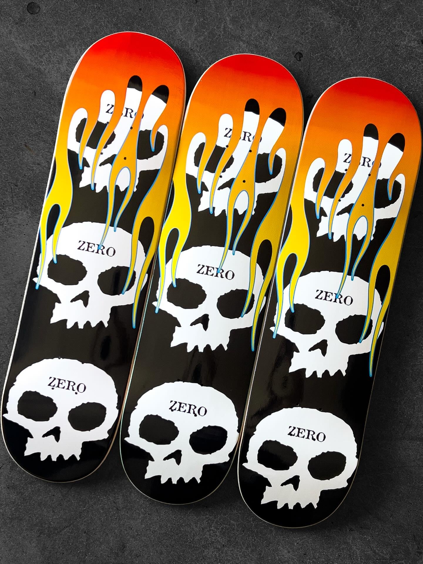 Zero_Skateboard_Deck_3_Skull_with_Flames_bottom_3.jpg