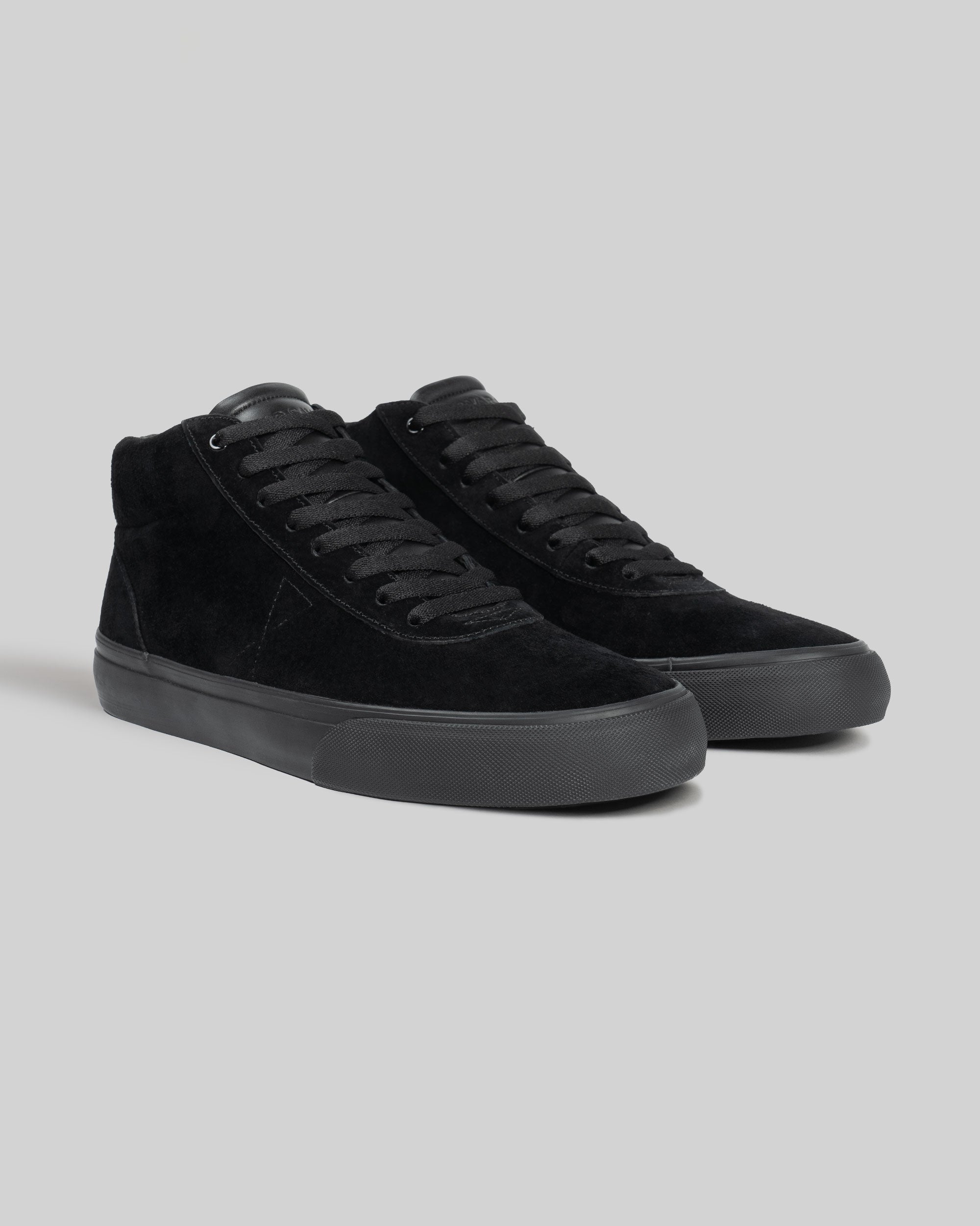 ws_chapter_black_black_pig_suede_02_677a4021_1694_483c_806a_eaddb9d40430.jpg
